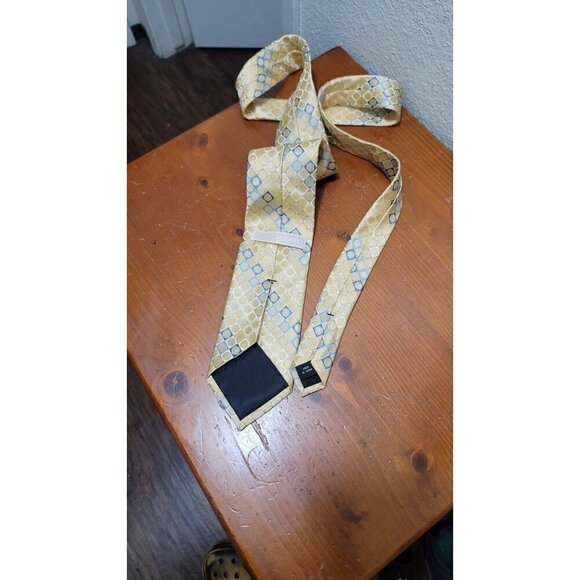 Michael Kors Mens Yellow & Blue Geometric Pattern Silk Tie - Picture 5 of 5